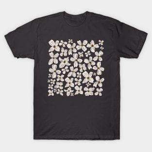 White dogwood flowers - North Carolina State Flower T-Shirt